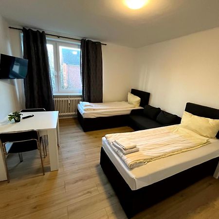 3-Zimmer Monteurwohnung Mit Balkon Neumünster Exteriör bild