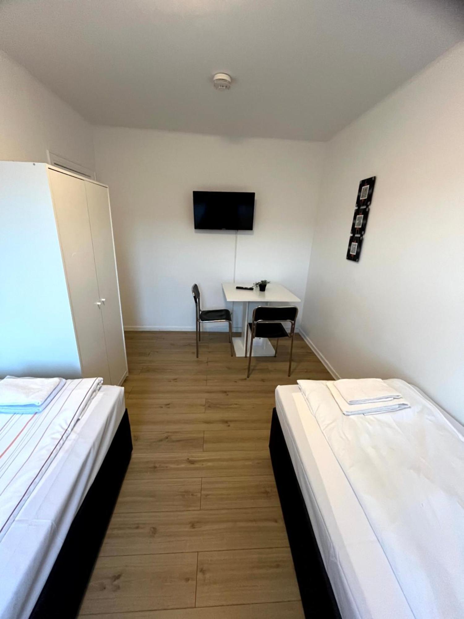 3-Zimmer Monteurwohnung Mit Balkon Neumünster Exteriör bild