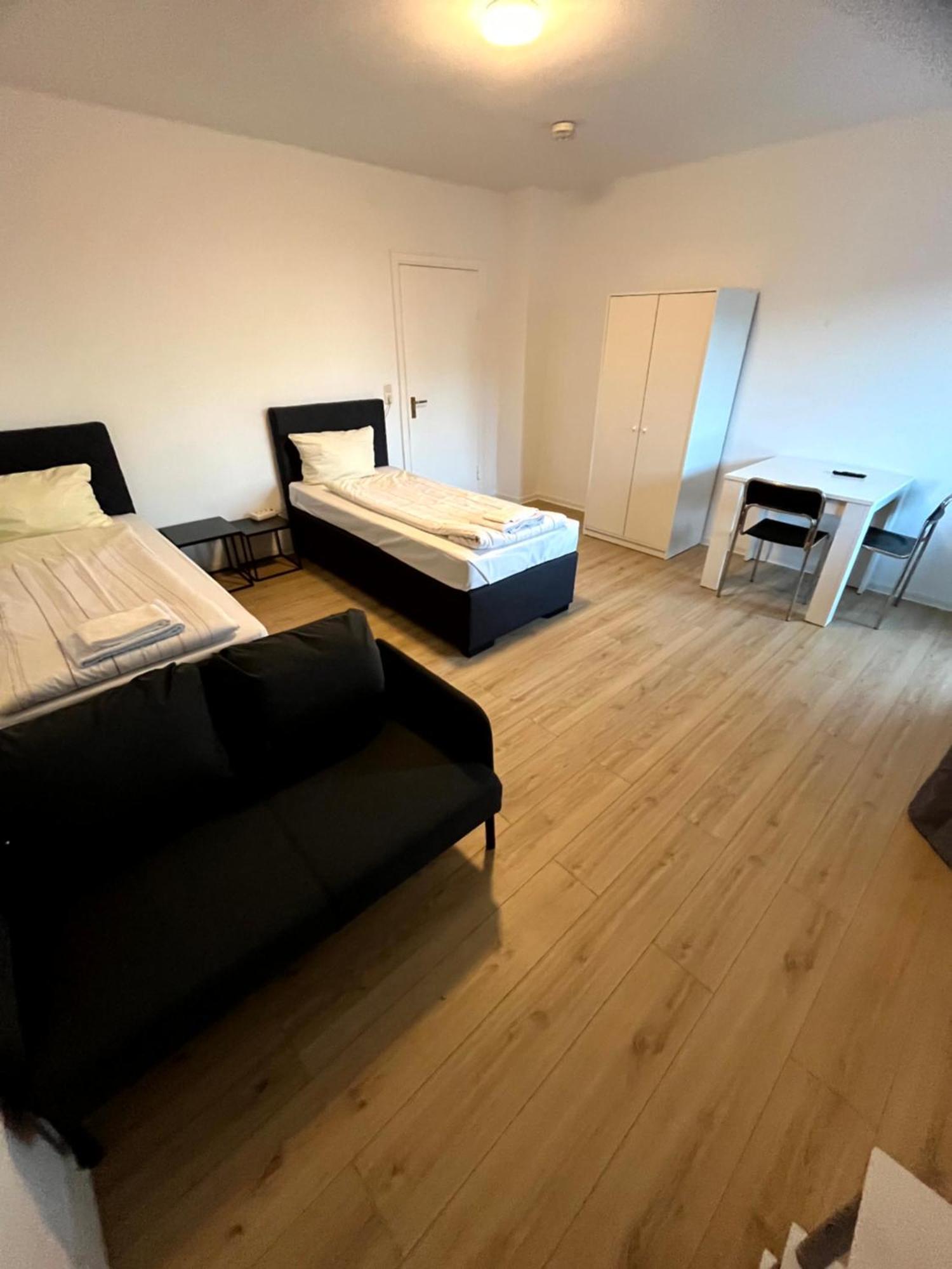 3-Zimmer Monteurwohnung Mit Balkon Neumünster Exteriör bild