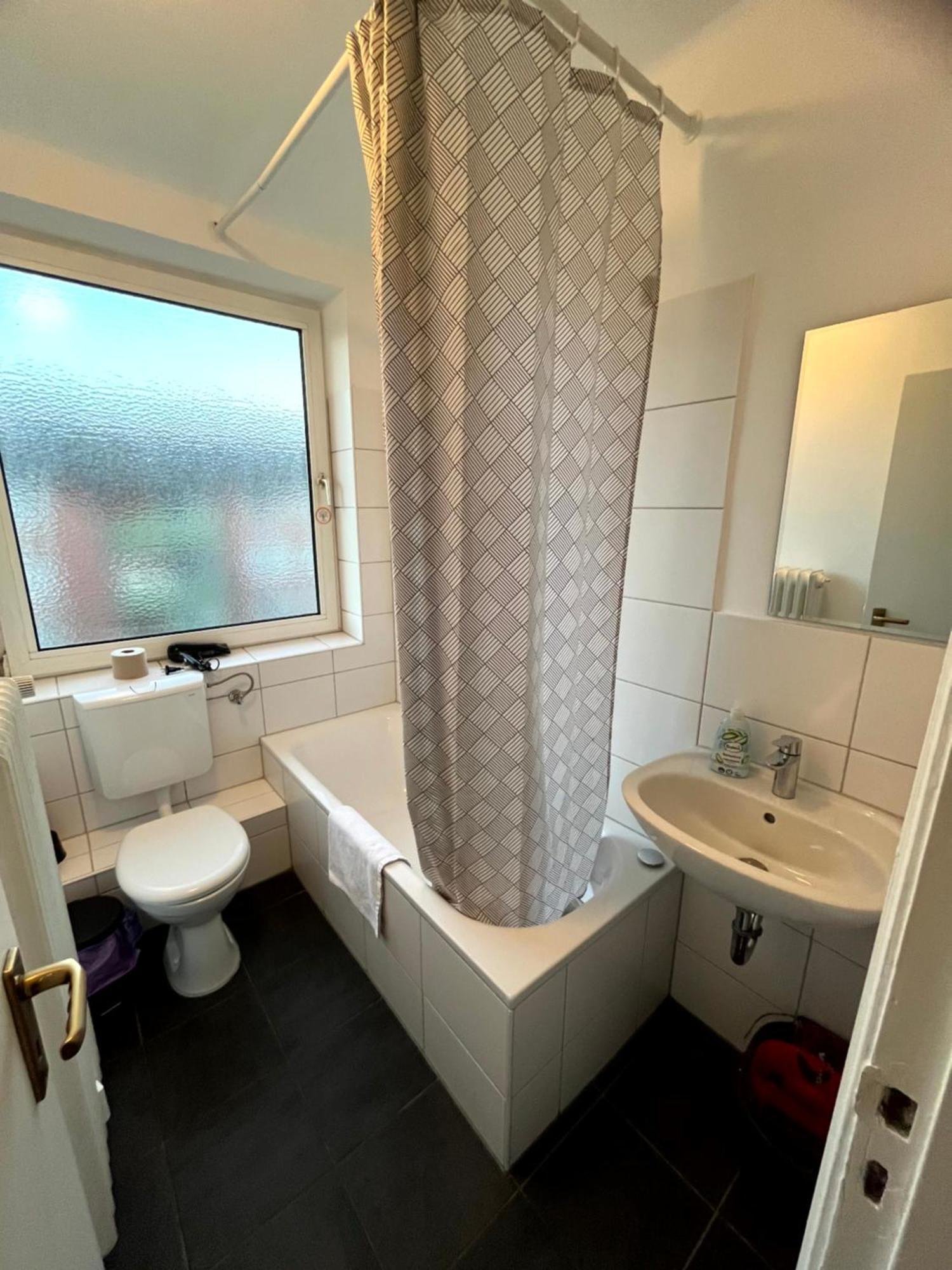 3-Zimmer Monteurwohnung Mit Balkon Neumünster Exteriör bild